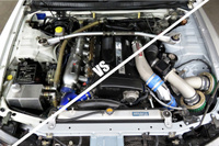 Engine bay comparison between our two latest R33 GT-R ! 