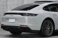 2023 Porsche PANAMERA null