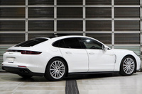 2018 Porsche PANAMERA null
