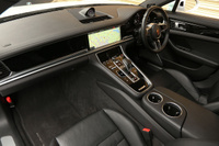 2018 Porsche PANAMERA null