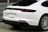 2018 Porsche PANAMERA null