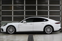 2018 Porsche PANAMERA null