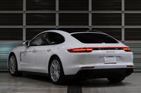 2018 Porsche PANAMERA null