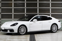 2018 Porsche PANAMERA null