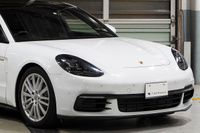 2018 Porsche PANAMERA null