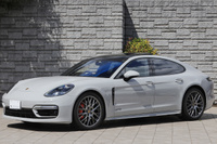 2022 Porsche PANAMERA null