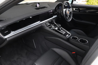 2018 Porsche PANAMERA 