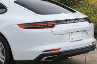 2018 Porsche PANAMERA 