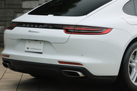 2018 Porsche PANAMERA 