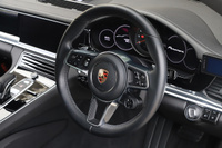 2018 Porsche PANAMERA 
