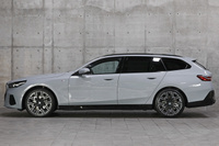 2025 BMW 5 SERIES null