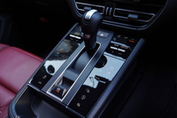 2024 Porsche MACAN null
