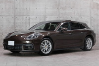 2019 Porsche PANAMERA null