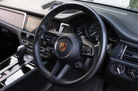 2022 Porsche MACAN null