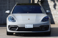 2022 Porsche PANAMERA null