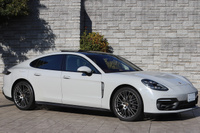 2022 Porsche PANAMERA null