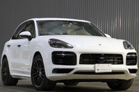2022 Porsche CAYENNE 