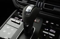 2025 Porsche MACAN 