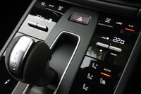 2025 Porsche MACAN 