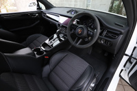 2025 Porsche MACAN 