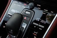 2018 Porsche PANAMERA 