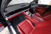 2018 Porsche PANAMERA 