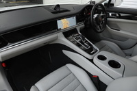 2018 Porsche PANAMERA null