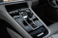 2018 Porsche PANAMERA null