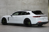 2018 Porsche PANAMERA null