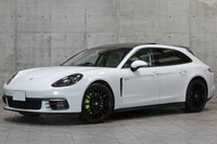 2018 Porsche PANAMERA null