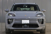 2025 Porsche MACAN 