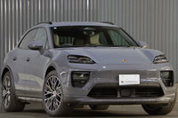 2025 Porsche MACAN 