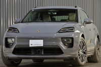 2025 Porsche MACAN 