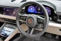 2025 Porsche MACAN 