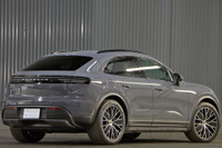 2025 Porsche MACAN 