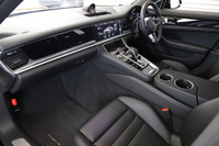 2018 Porsche PANAMERA null