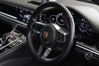 2018 Porsche PANAMERA null