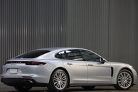 2018 Porsche PANAMERA 