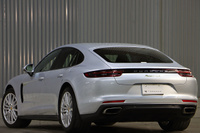 2018 Porsche PANAMERA 