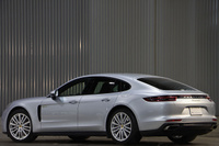 2018 Porsche PANAMERA 