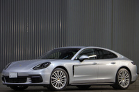 2018 Porsche PANAMERA 