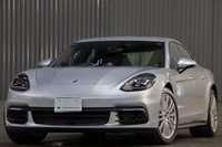 2018 Porsche PANAMERA 