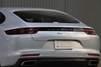 2018 Porsche PANAMERA 