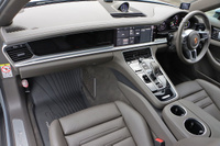 2018 Porsche PANAMERA 