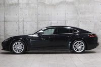 2017 Porsche PANAMERA null