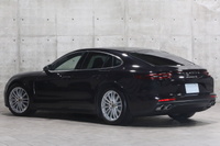 2017 Porsche PANAMERA null