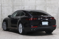 2017 Porsche PANAMERA null