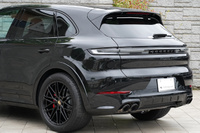 2024 Porsche CAYENNE 