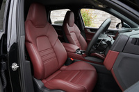 2024 Porsche CAYENNE 