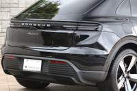 2025 Porsche MACAN 